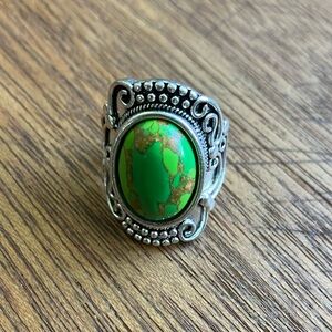 Green and Silver Ornate Women's Costume Ring‎